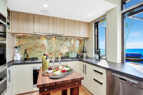 Burleigh Esplanade Apartments - Accommodation in Brisbane 6