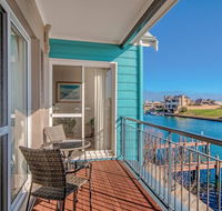 Waters Edge Apartment with Jetty - Accommodation in Brisbane