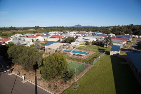 Wavecrest Village & Tourist Park - Accommodation in Brisbane 1