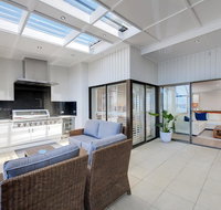 Whispering Sands' 10 Sandy Point Road - Luxury waterfront home with aircon WIFI  Foxtel - Accommodation in Brisbane