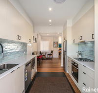 White Beach - 42 Ash Street - Accommodation in Brisbane