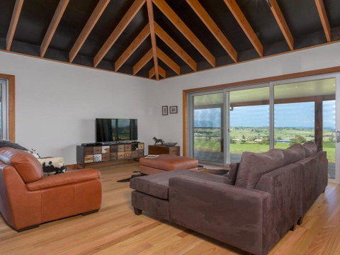 Willowview - Coastal Retreat, Stunning Views - Accommodation in Brisbane 2