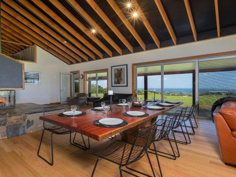 Willowview - Coastal Retreat, Stunning Views - Accommodation in Brisbane 0