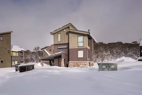 Winterfell - Accommodation in Brisbane 0