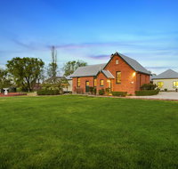 Woodend Old School House - Accommodation in Brisbane