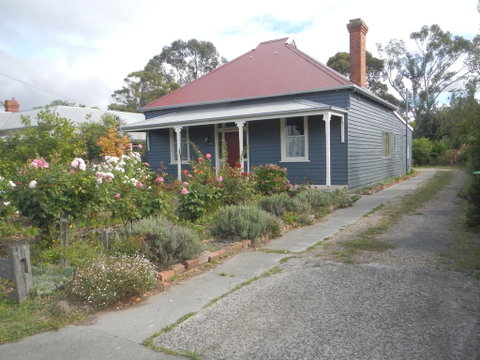 Yarram Cottage: Art And Accommodation - Accommodation in Brisbane 1