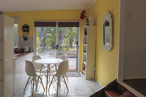 Yellow Cottage - Bush And Beach - Accommodation in Brisbane 2