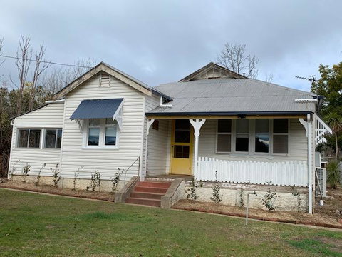 Yellow Door House Adelong - Accommodation in Brisbane 1