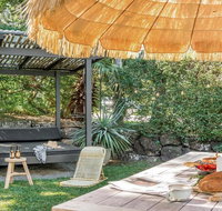 Your Luxury Escape - Den - 5min walk to Clarke's Beach - Accommodation in Brisbane