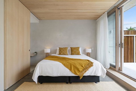 Your Luxury Escape - Driftwood Two At Clarkes Beach - Accommodation in Brisbane 3