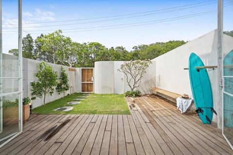 Your Luxury Escape - Driftwood Two At Clarkes Beach - Accommodation in Brisbane 2