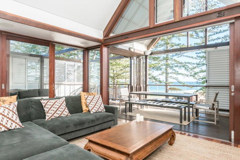 Your Luxury Escape - On The Bay - Stunning Beachfront Apartment - Accommodation in Brisbane 0