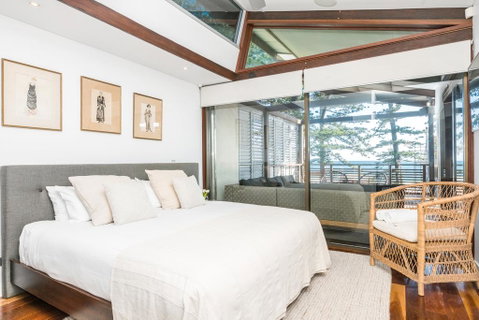 Your Luxury Escape - On The Bay - Stunning Beachfront Apartment - Accommodation in Brisbane 3
