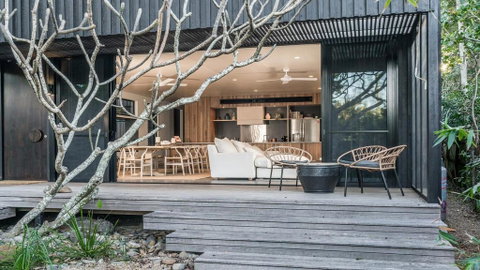 Your Luxury Escape - Tallowood - Suffolk Park - Accommodation in Brisbane 0