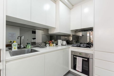 2 BD Apt With Large Courtyard Near The Star Casino - Accommodation in Brisbane 3