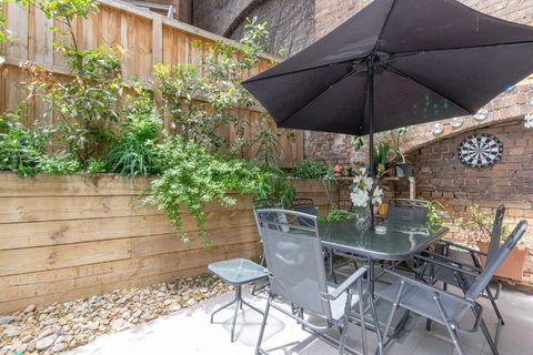2 BD Apt With Large Courtyard Near The Star Casino - Accommodation in Brisbane 4