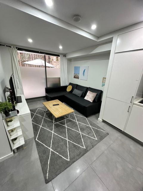 2 BD Apt With Large Courtyard Near The Star Casino - Accommodation in Brisbane 1