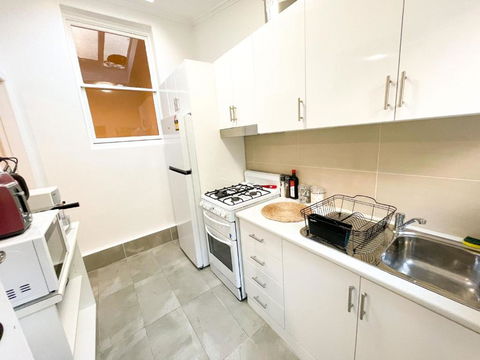 A Beautiful Terrace House With Parking & Courtyard - Accommodation in Brisbane 2