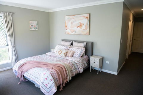 A Spacious Oasis - Accommodation in Brisbane 1