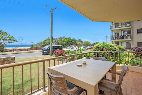 Absolute Beachfront Apartment! - Accommodation in Brisbane 0