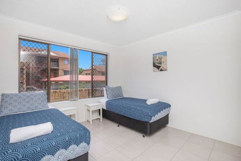 Absolute Beachfront Apartment! - Accommodation in Brisbane 2