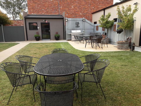 Adelphi Apartment 2- Poolside Or Apartment 2A- King Studio - Accommodation in Brisbane 3