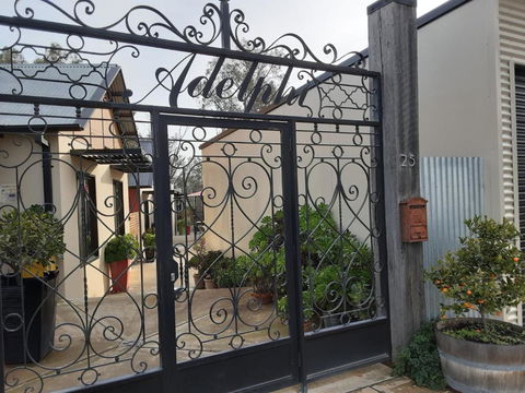 Adelphi Apartment 2- Poolside Or Apartment 2A- King Studio - Accommodation in Brisbane 1