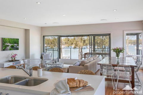 Adrift - Accommodation in Brisbane 2