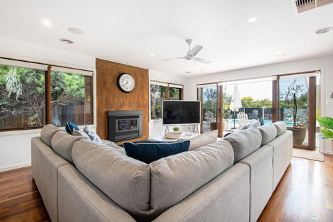 Alfresco Poolside Retreat Rye - Accommodation in Brisbane 1