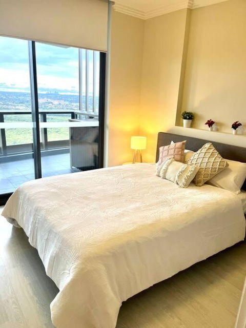 Amazing 2 Bed 2 Bed Bath Parking - Accommodation in Brisbane 0