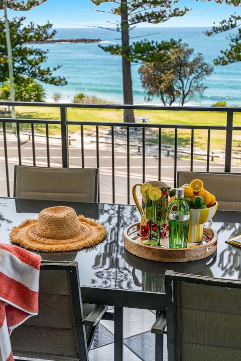 Arcoola 1 - Overlooking Main Beach - Accommodation in Brisbane 2