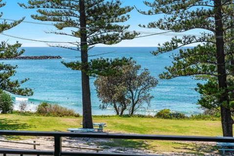 Arcoola 1 - Overlooking Main Beach - Accommodation in Brisbane 1