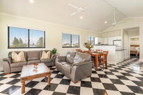 Arcoola 1 - Overlooking Main Beach - Accommodation in Brisbane 4