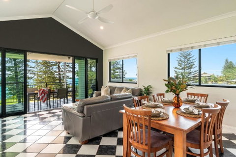 Arcoola 1 - Overlooking Main Beach - Accommodation in Brisbane 3