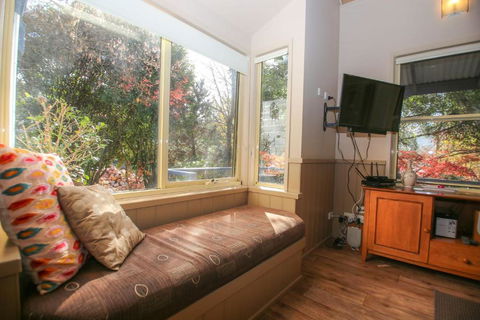 Autumn Leaf Cottage 1 - Accommodation in Brisbane 2