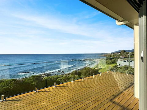 Ava - Luxe Oceanfront Beach House - Accommodation in Brisbane 2