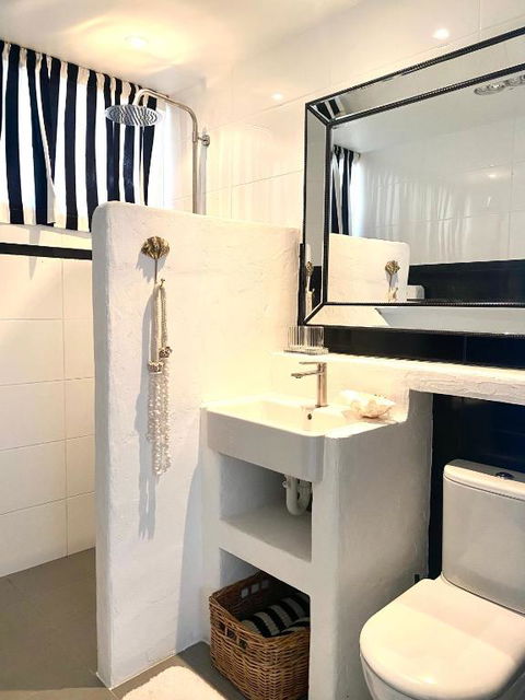 Avalon Beach Cottage- The Islander - Accommodation in Brisbane 3