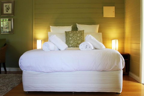 Avalon Private Spa Villa With Beautiful Tree Views - Accommodation in Brisbane 4