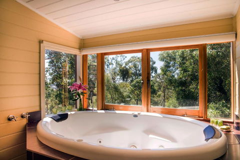 Avalon Private Spa Villa With Beautiful Tree Views - Accommodation in Brisbane 1
