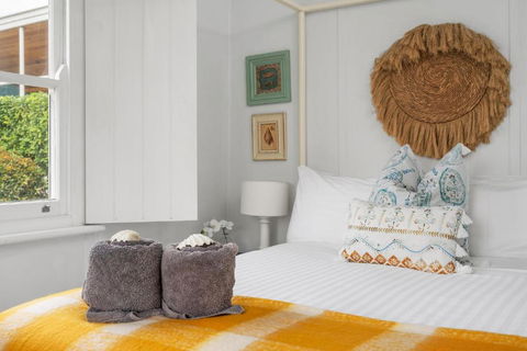 Aurora Quintessential Beachfront Couples Getaway - Accommodation in Brisbane 3