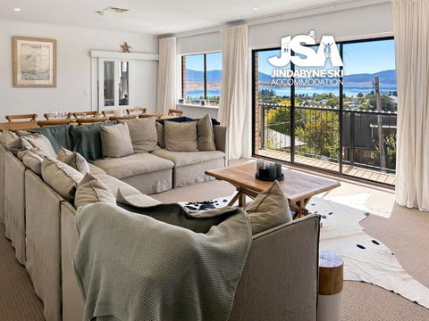 Avalon - Accommodation in Brisbane 0