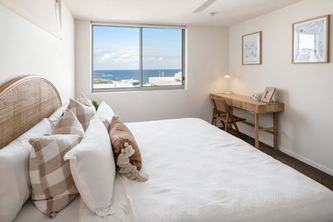 Azure Oceanside Apartment At Kings Beach - Accommodation in Brisbane 2