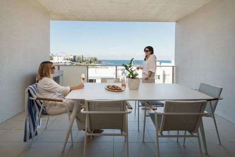 Azure Oceanside Apartment At Kings Beach - Accommodation in Brisbane 3