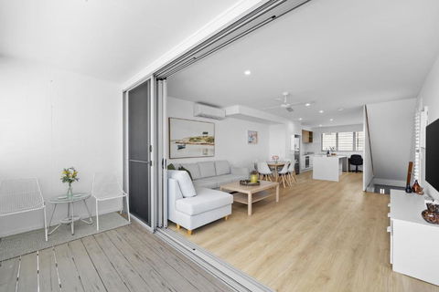 Azure River Side Townhouse - Accommodation in Brisbane 4