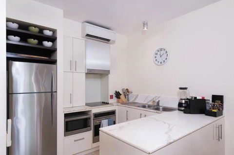 Azure Harmony - A Breezy Hideaway At The Beach Club - Accommodation in Brisbane 3