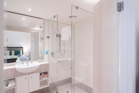 Azure Harmony - A Breezy Hideaway At The Beach Club - Accommodation in Brisbane 4