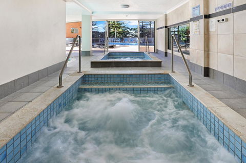 Pacific Regis Beachfront Holiday Apartments - Accommodation in Brisbane 5