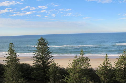 Pacific Regis Beachfront Holiday Apartments - Accommodation in Brisbane 11