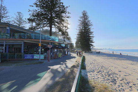 Pacific Regis Beachfront Holiday Apartments - Accommodation in Brisbane 17