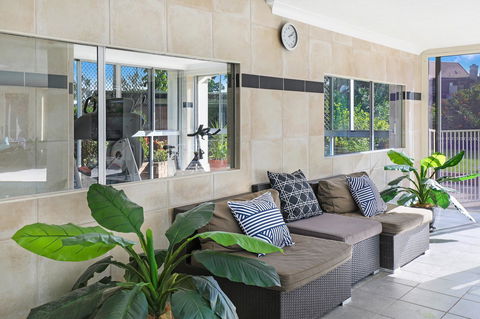 Pacific Regis Beachfront Holiday Apartments - Accommodation in Brisbane 7